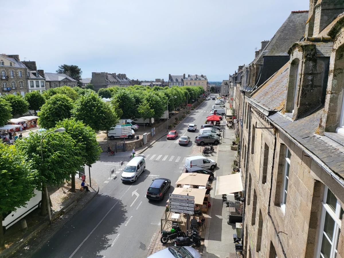 Les Appartements Du Marche Dinan Eksteriør billede